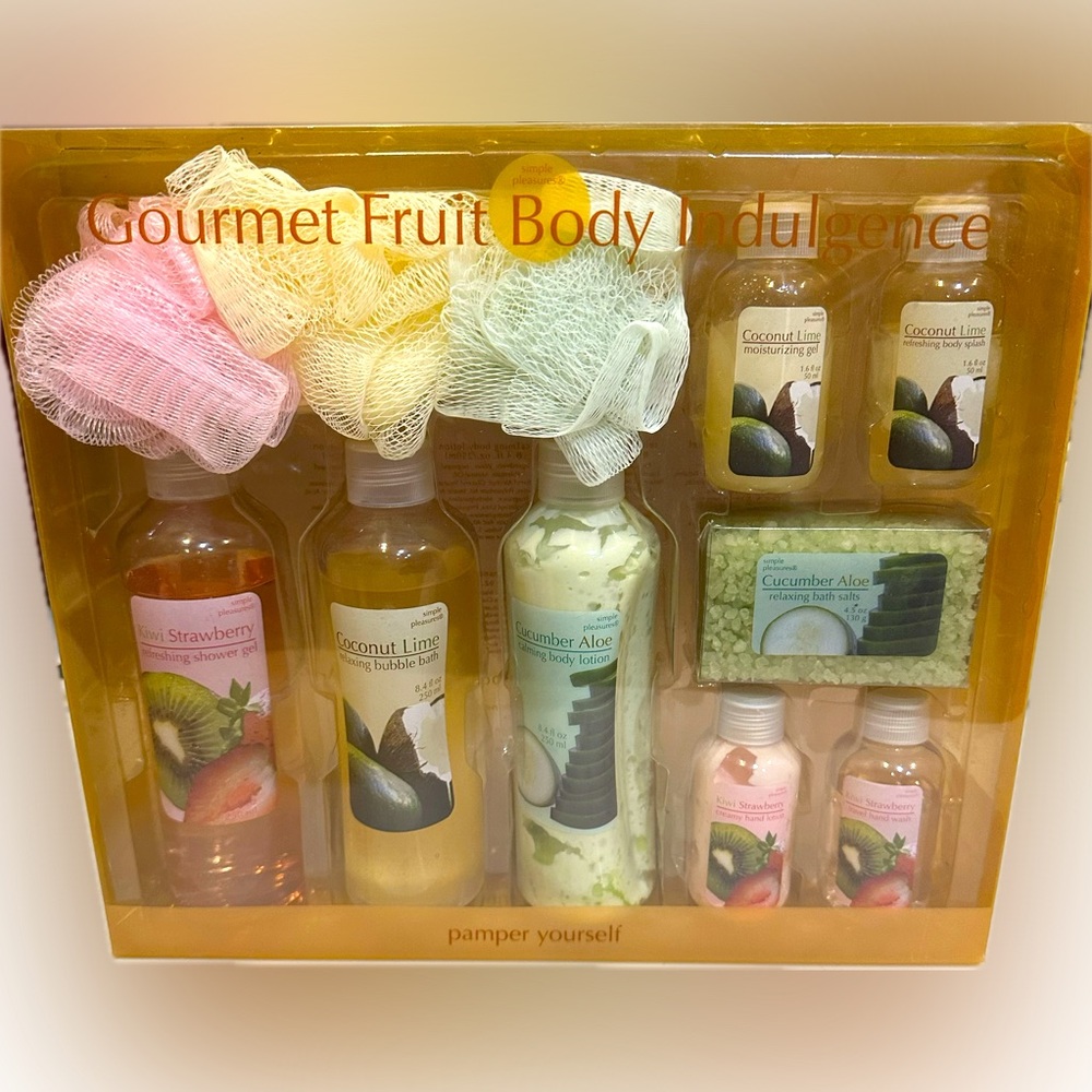 ‘08 SIMPLE PLEASURES GOURMET FRUIT BODY INDULGENCE SHOWER GEL BUBBLE BATH LOTION